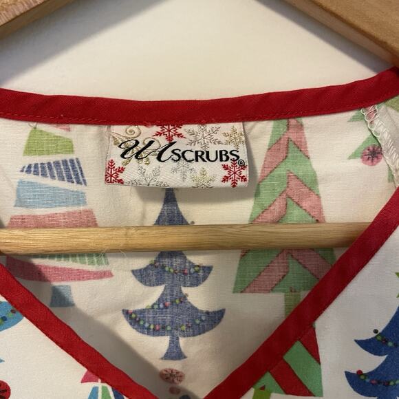 UA Christmas Holiday Print Tree Scrub Top Colorful Cotton Size Small White Red - Picture 6 of 7